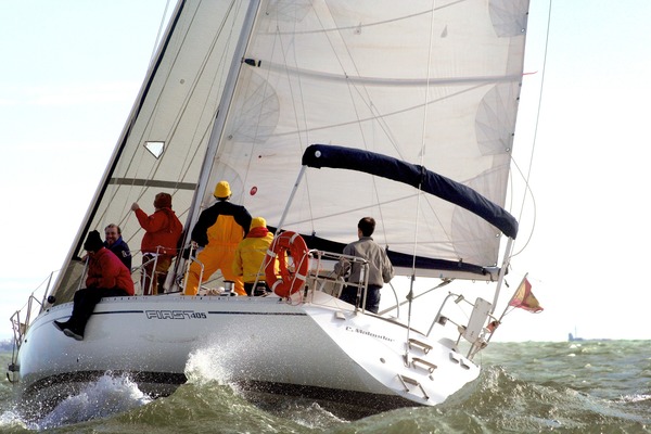 Segelschiff mit Besatzung